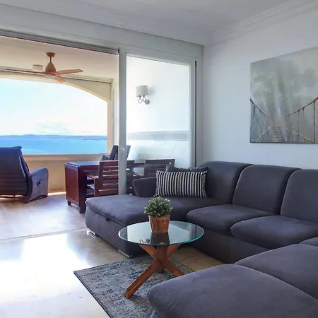 Apartamento En Playa Del Cristo Estepona
